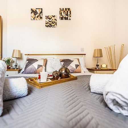 Mission Wave - Venture Apartment Staines-upon-Thames Dış mekan fotoğraf