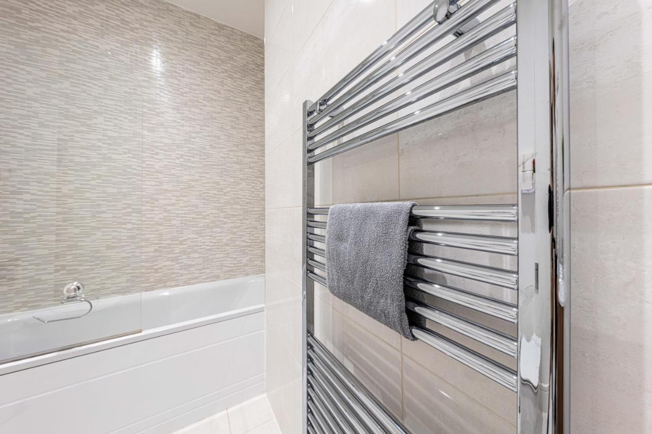 Mission Wave - Venture Apartment Staines-upon-Thames Dış mekan fotoğraf