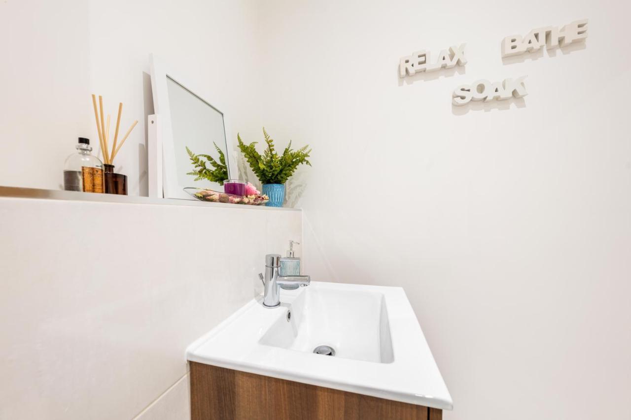 Mission Wave - Venture Apartment Staines-upon-Thames Dış mekan fotoğraf