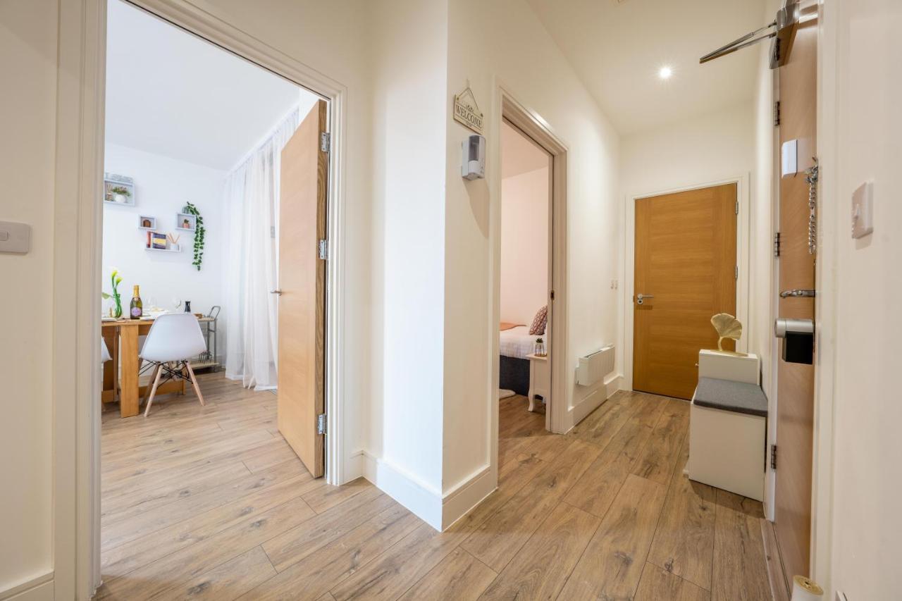 Mission Wave - Venture Apartment Staines-upon-Thames Dış mekan fotoğraf
