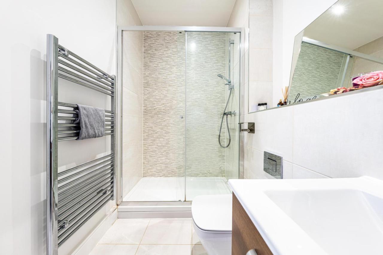 Mission Wave - Venture Apartment Staines-upon-Thames Dış mekan fotoğraf