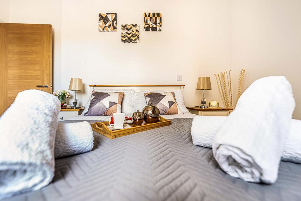 Mission Wave - Venture Apartment Staines-upon-Thames Dış mekan fotoğraf