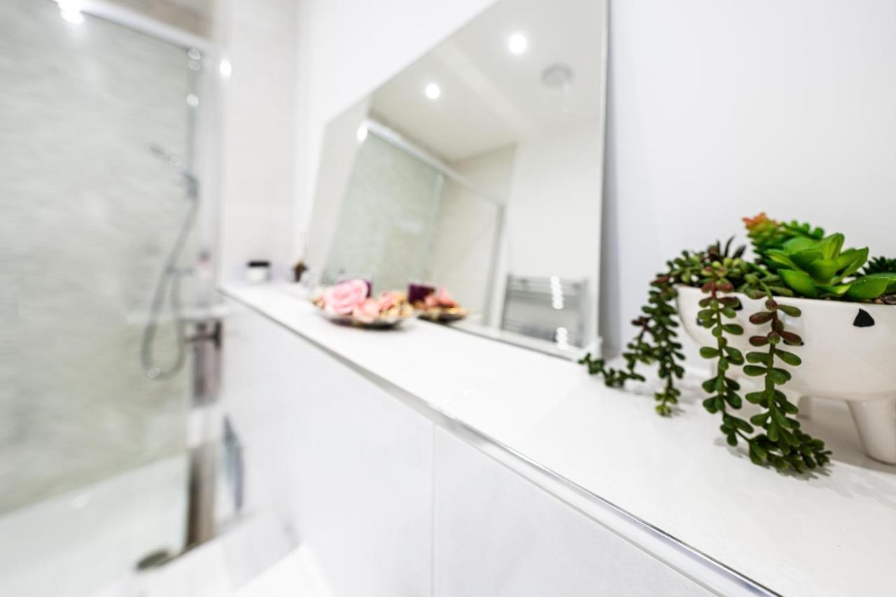 Mission Wave - Venture Apartment Staines-upon-Thames Dış mekan fotoğraf