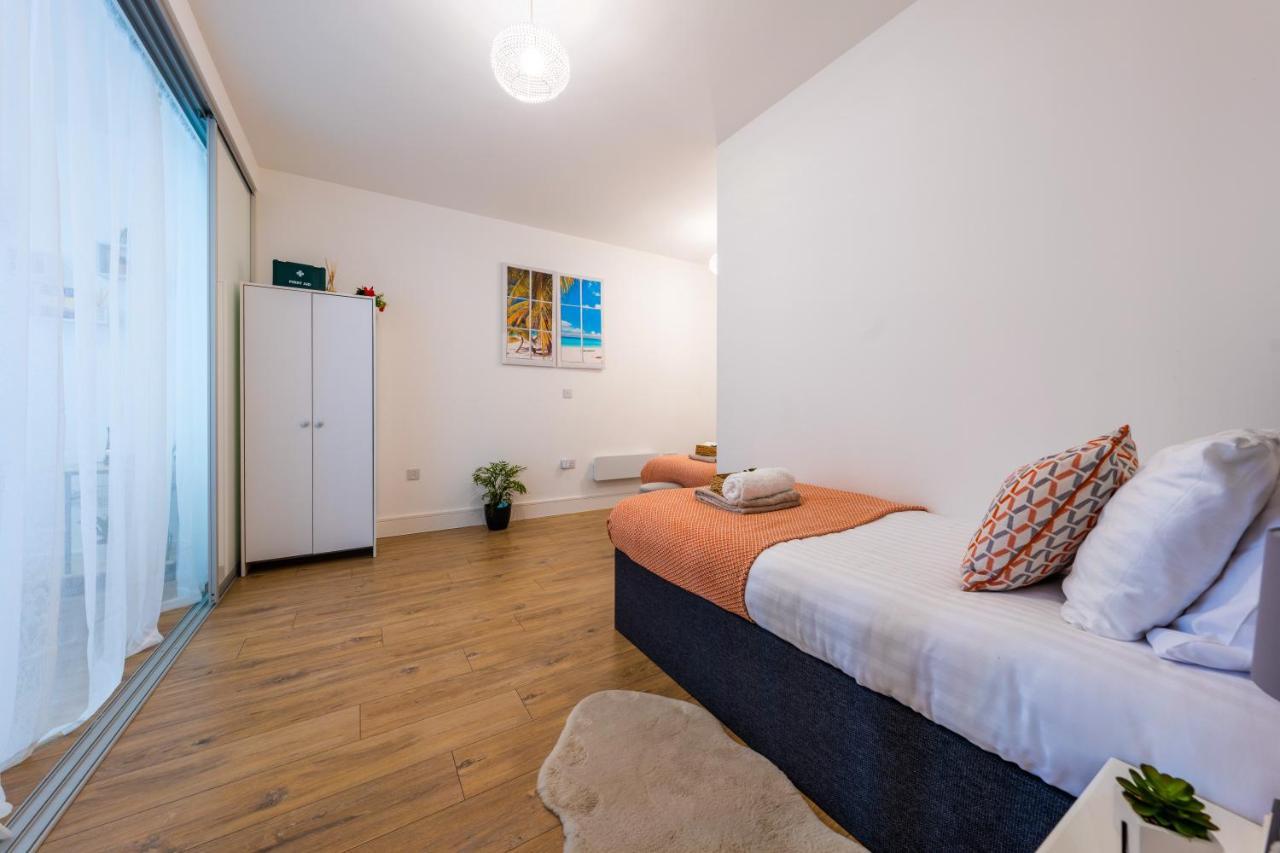 Mission Wave - Venture Apartment Staines-upon-Thames Dış mekan fotoğraf