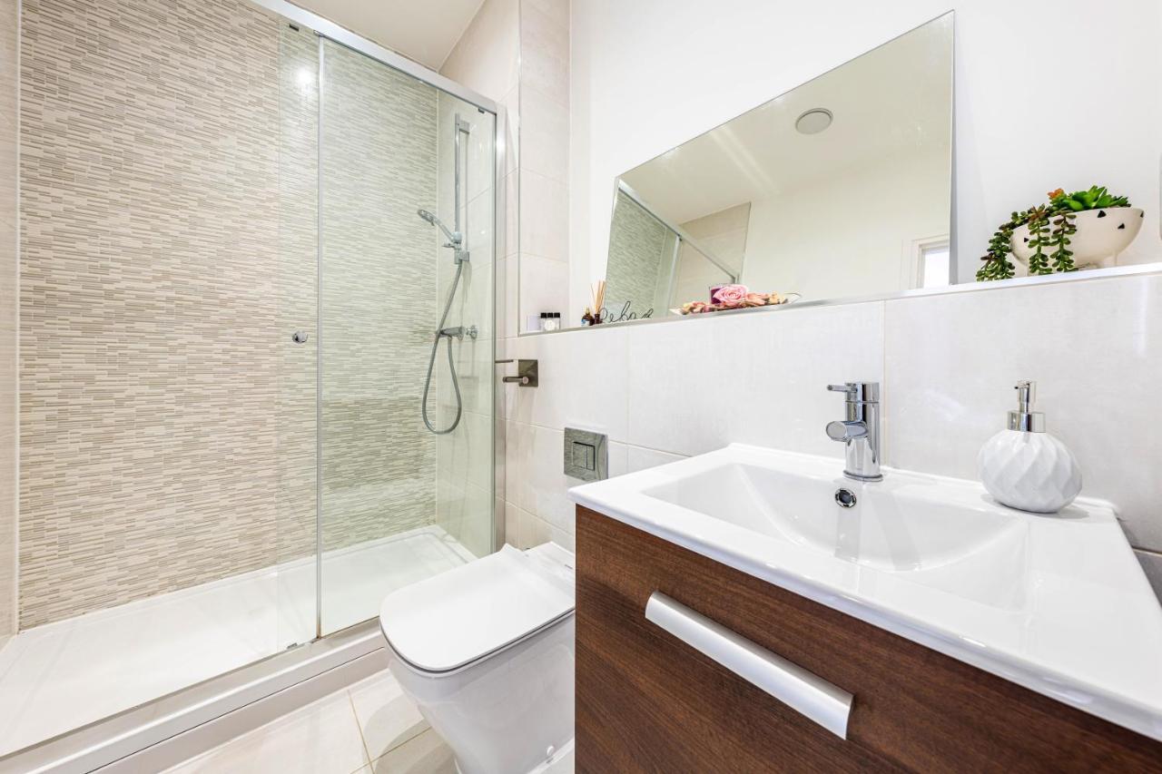 Mission Wave - Venture Apartment Staines-upon-Thames Dış mekan fotoğraf