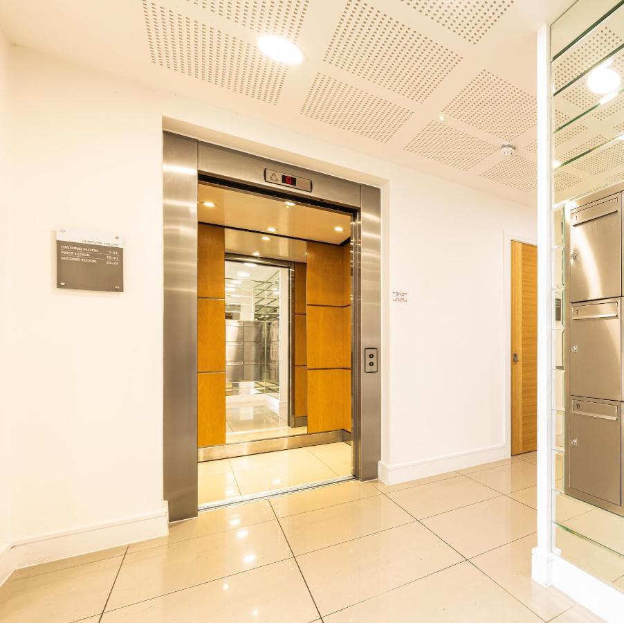 Mission Wave - Venture Apartment Staines-upon-Thames Dış mekan fotoğraf
